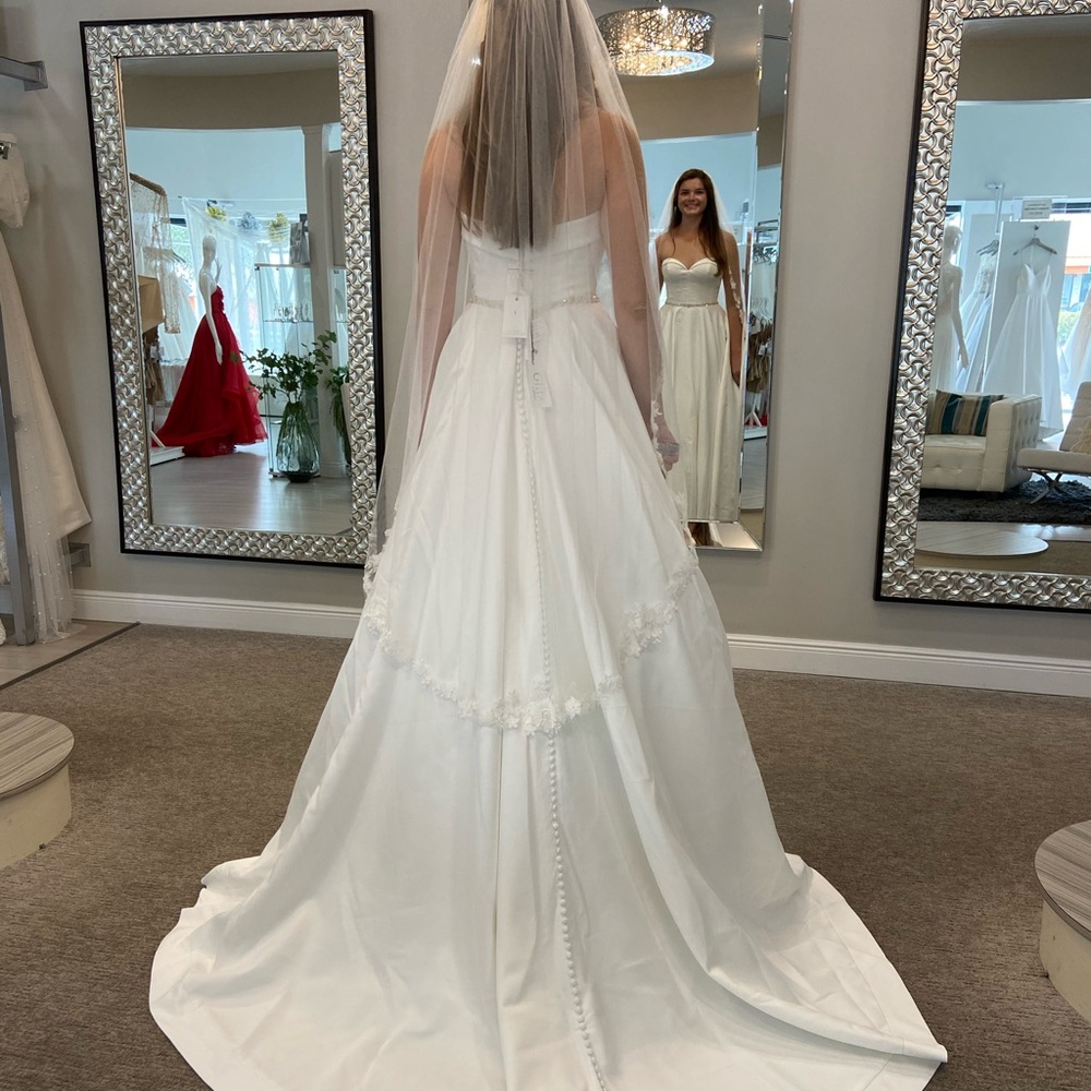 Elegant White Wedding Dress